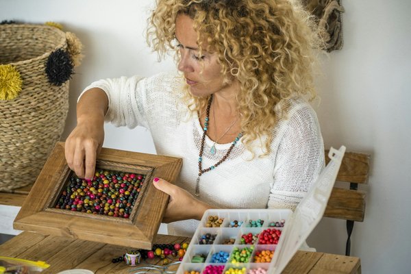 Secrets chic pour assortir vos bijoux en améthyste à vos tenues de soirée